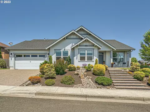 492 NE Holiday Ave, Dallas, OR 97338