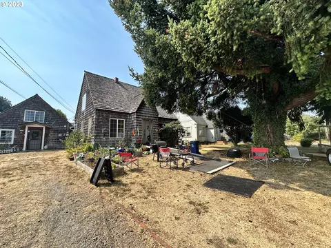 1121 N Knott St, Coquille, OR 97423