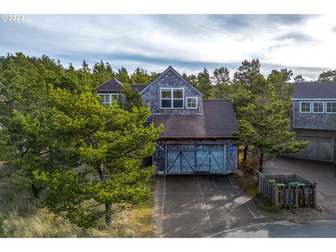 5680 Barefoot Ln, Pacific City, OR 97135