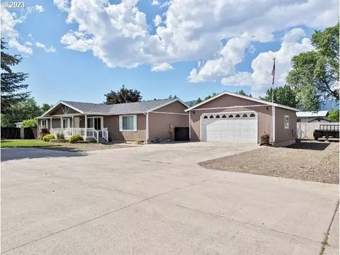2712 N Greenwood St, La Grande, OR 97850