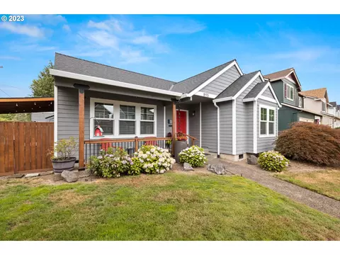 895 SE 43rd Ave, Hillsboro, OR 97123