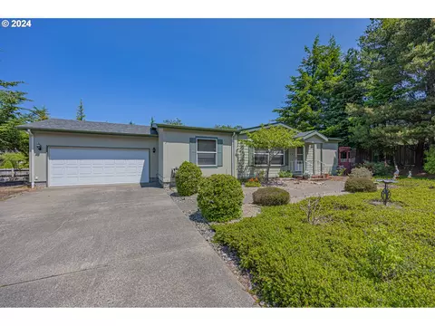 2102 Lynne Dr, North Bend, OR 97459