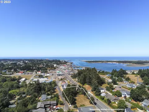 820 2nd St SE, Bandon, OR 97411