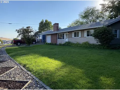 741 SW 28th St, Pendleton, OR 97801 photo 1