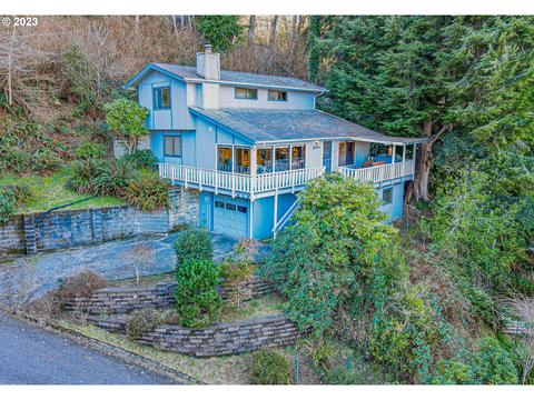928 S Hill Dr, Reedsport, OR 97467