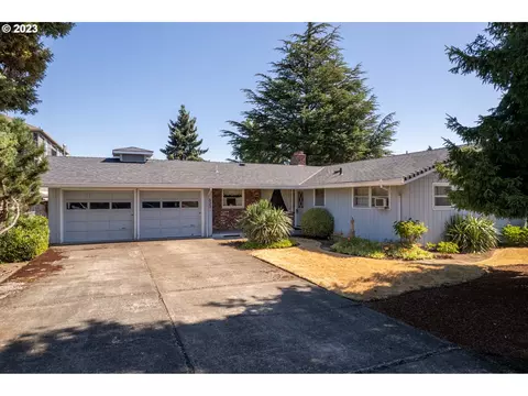 523 E 2nd St, Molalla, OR 97038