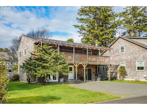 188 E Harrison St, Cannon Beach, OR 97110