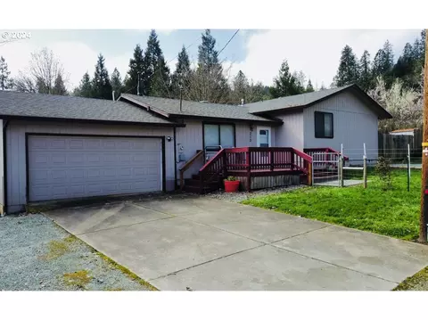 212 Phillips St, Canyonville, OR 97417