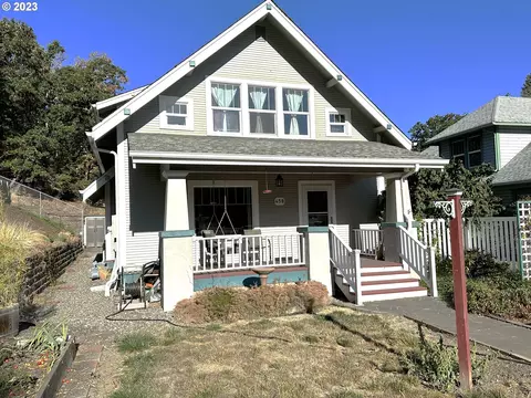 458 SE Dos Gatos Ct, Roseburg, OR 97470