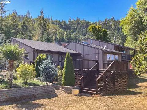 575 Evelyn St, Roseburg, OR 97471