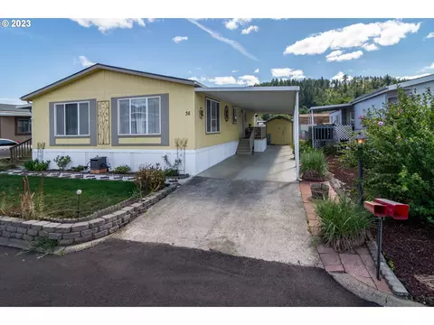 1200 E Central Ave #38, Sutherlin, OR 97479