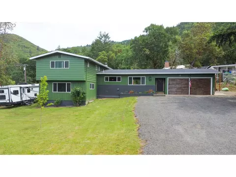 359 Crest Dr, Myrtle Creek, OR 97457