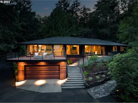 6323 NW Manor Dr, Portland, OR 97210