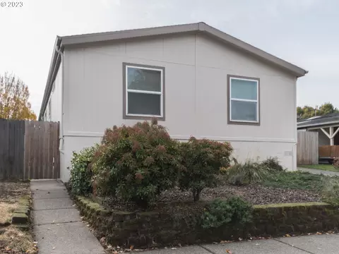 20660 NE Crestview Dr, Fairview, OR 97024