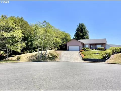 835 Lisa Pl, Coos Bay, OR 97420