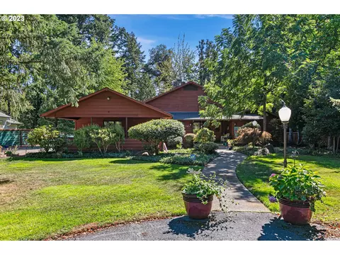 1515 W Main St, Cottage Grove, OR 97424