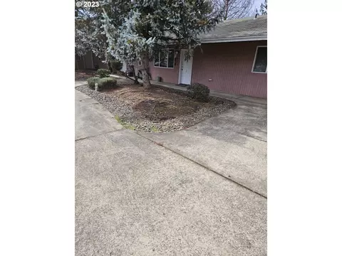 107 S Grove Ln, Sutherlin, OR 97479