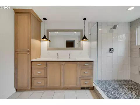 Bath - 12653 NE Cedarbrook Rd, Aurora, OR 97002 photo 2 of 4
