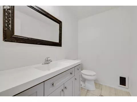 Bath - 12653 NE Cedarbrook Rd, Aurora, OR 97002 photo 4 of 4
