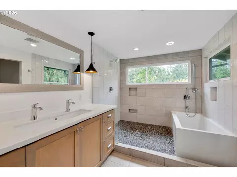 Bath - 12653 NE Cedarbrook Rd, Aurora, OR 97002 photo 3 of 4