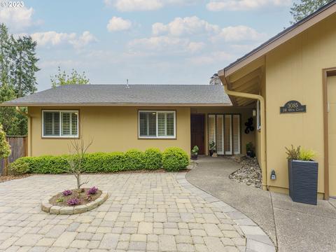 3085 SW 66th Ct, Portland, OR 97225
