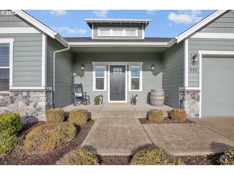 711 E Mckinley St, Carlton, OR 97111