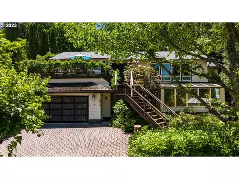3015 SW Raleighview Dr, Portland, OR 97225