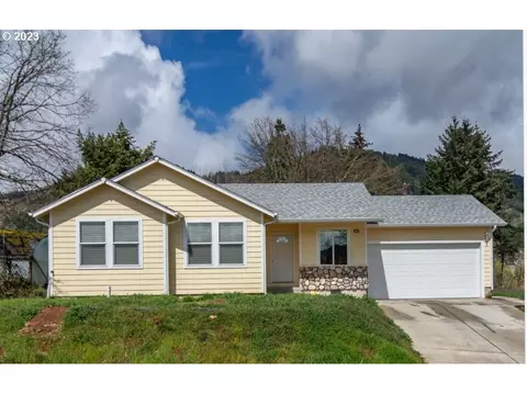878 NE Leon Ave, Myrtle Creek, OR 97457