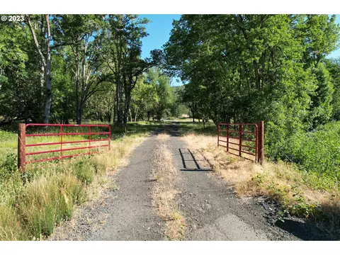 2110 Newton Creek Rd, Roseburg, OR 97470