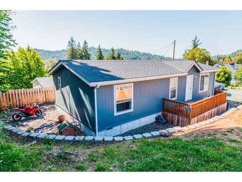 210 Bender St, Myrtle Point, OR 97458