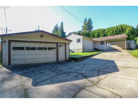 1160 Ocean Ct, Coos Bay, OR 97420