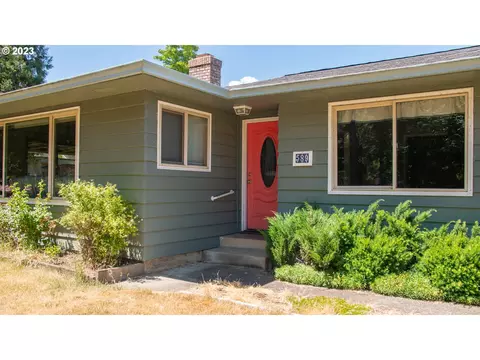 589 Lockwood Rd, Roseburg, OR 97471