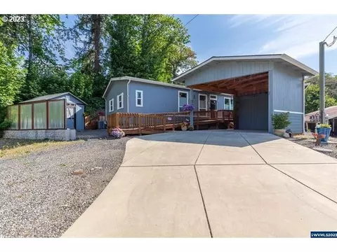 150 NW 7th Pl, Mill City, OR 97360