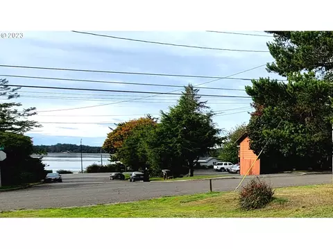 451 S Marple St, Coos Bay, OR 97420
