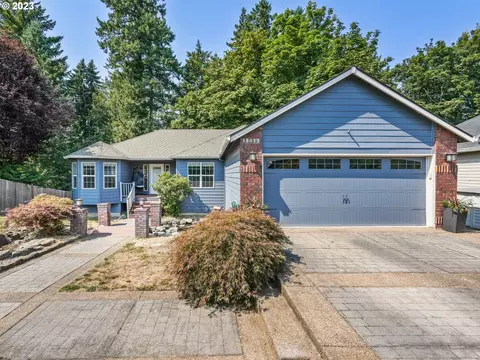 18033 Chickaree Dr, Oregon City, OR 97045