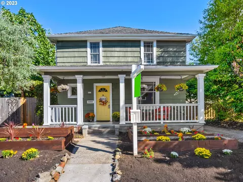 937 NE Holman St, Portland, OR 97211