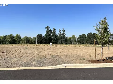 1539 NW Adelaide Dr #90, Mcminnville, OR 97128