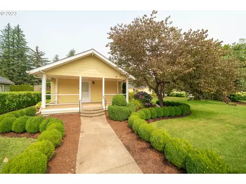 379 SE Grove St, Mill City, OR 97360
