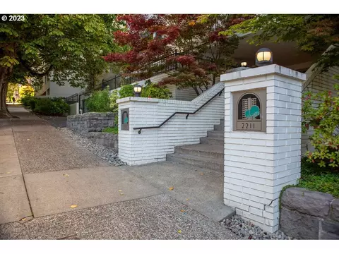 2211 SW Park Pl #201, Portland, OR 97205