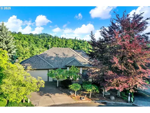 9234 NW Hopedale Ct, Portland, OR 97229