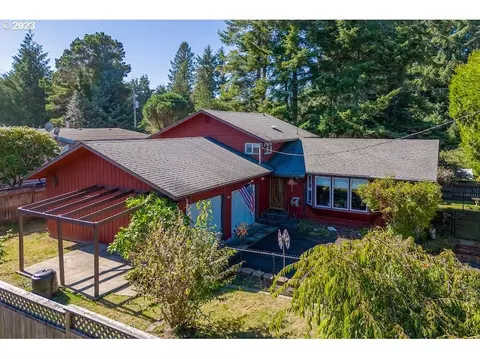 125 SW View Dr, Waldport, OR 97394