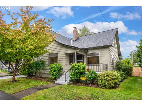 4206 SE Schiller St, Portland, OR 97206