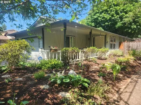 14521 SE Center St, Portland, OR 97236