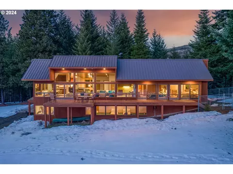8820 Dog River Rd, Mount Hood, OR 97041