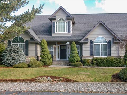961 NE Granite Ridge St, Roseburg, OR 97470