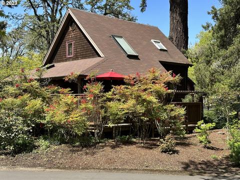 201 Spyglass Dr, Eugene, OR 97401