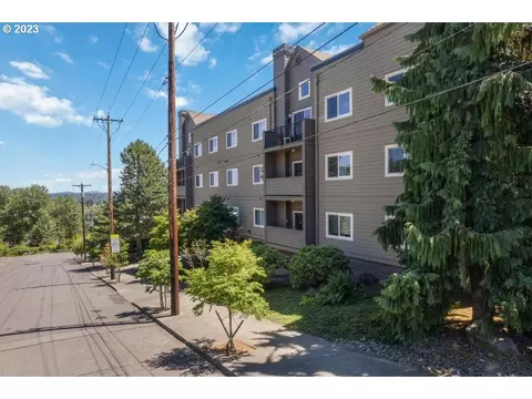 4320 S Corbett Ave #205, Portland, OR 97239
