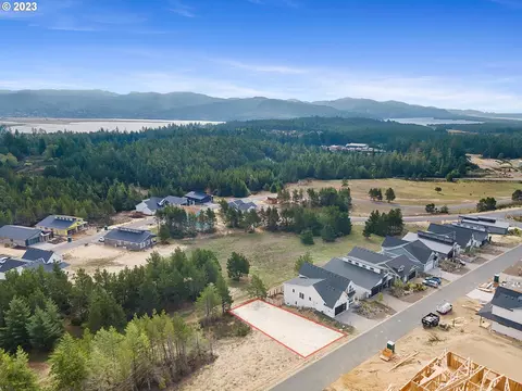 526 Sea View Dr #25, Manzanita, OR 97130
