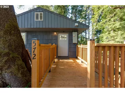 572 Old Cannon Beach Rd, Cannon Beach, OR 97110