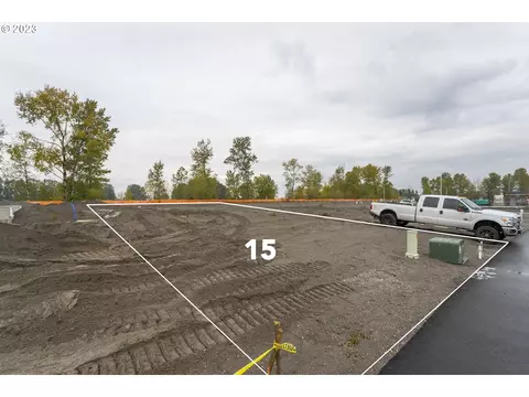 2040 S River Rd #15, Kelso, WA 98626
